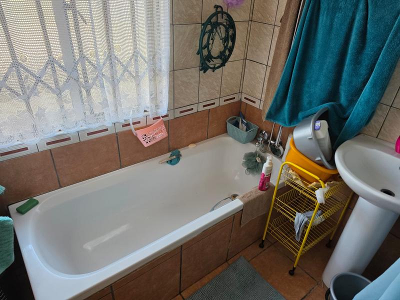 3 Bedroom Property for Sale in Roodia Free State